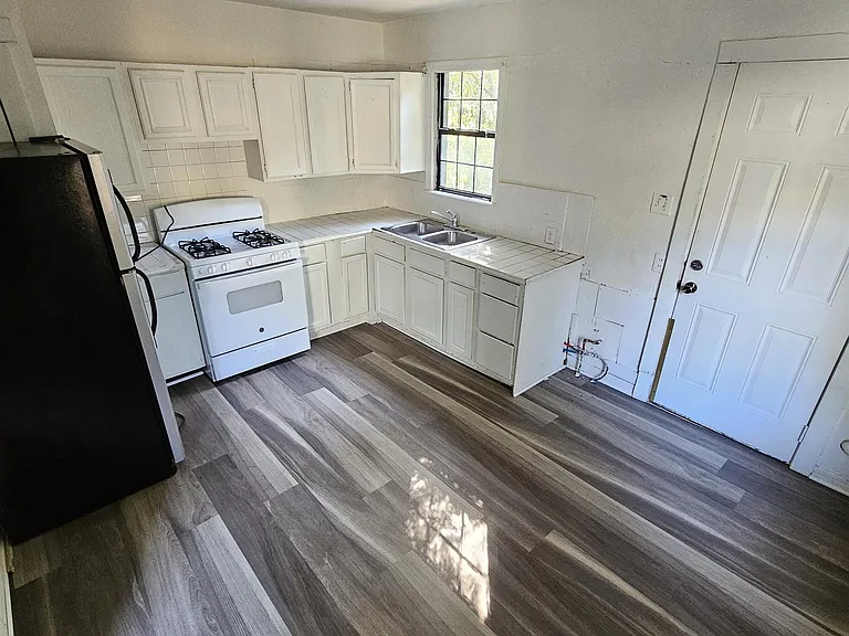 2804 Lincoln Ave — Photo 4