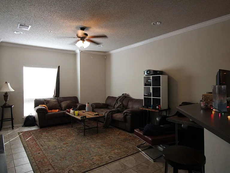 2110 Main St #1 — Photo 5