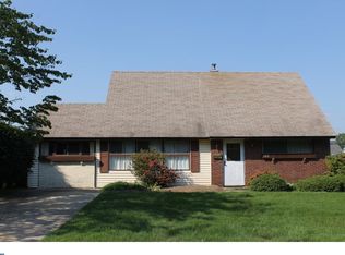 105 Birch Dr, Levittown, PA 19054