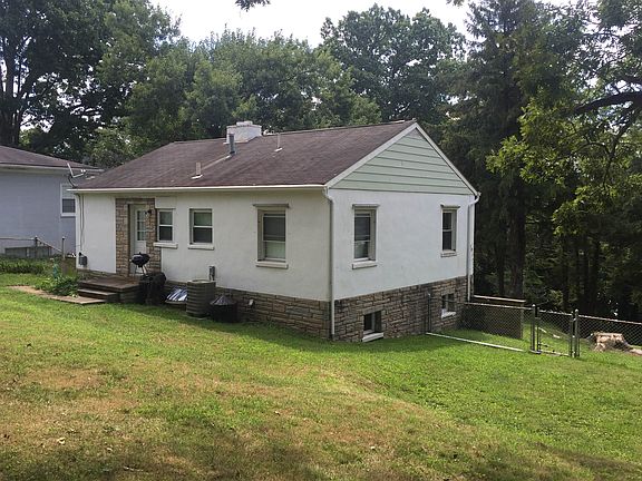 3rd image of 1217 Woodland Dr