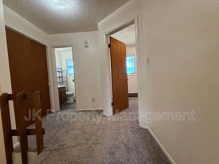 919 1st Ave SW #2 — Photo 15