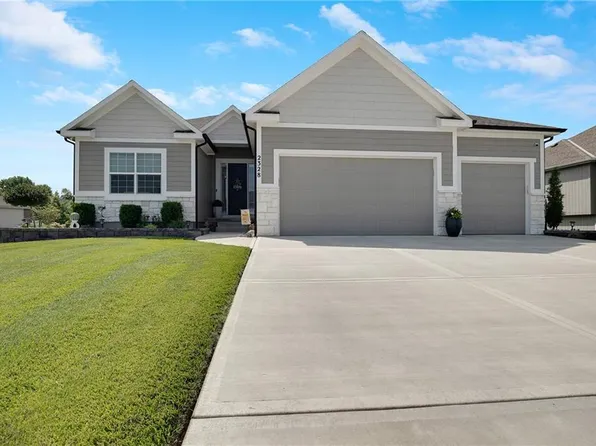 2328 NE Colonnade Ave, Blue Springs, MO 64029