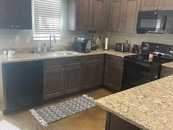 4th image of 146 Rocky Point Dr