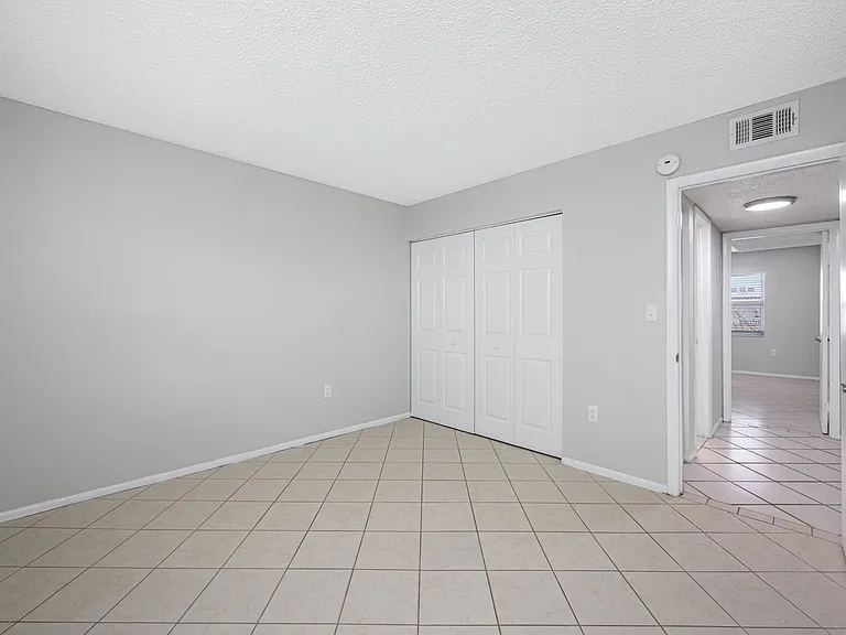 KC Flats Apartments — Photo 26