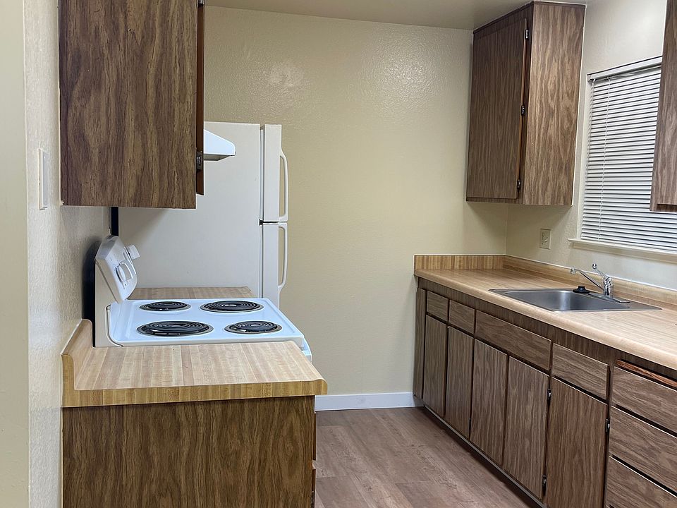 1st image of 132 Brosnan Ct
