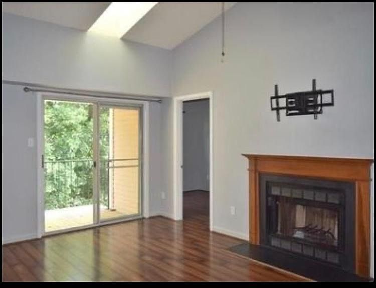 1st image of 12133 Chaucer Ln