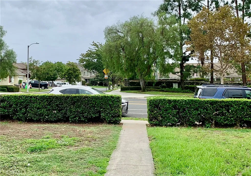 3 bed, 1566 sqft, $3,988 — Photo 3