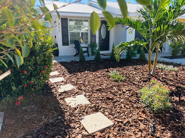 211 69th St, Holmes Beach, FL