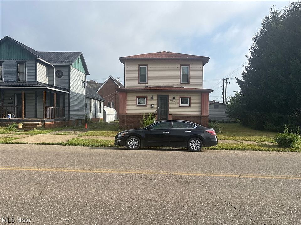 1st image of 309 E 1st St