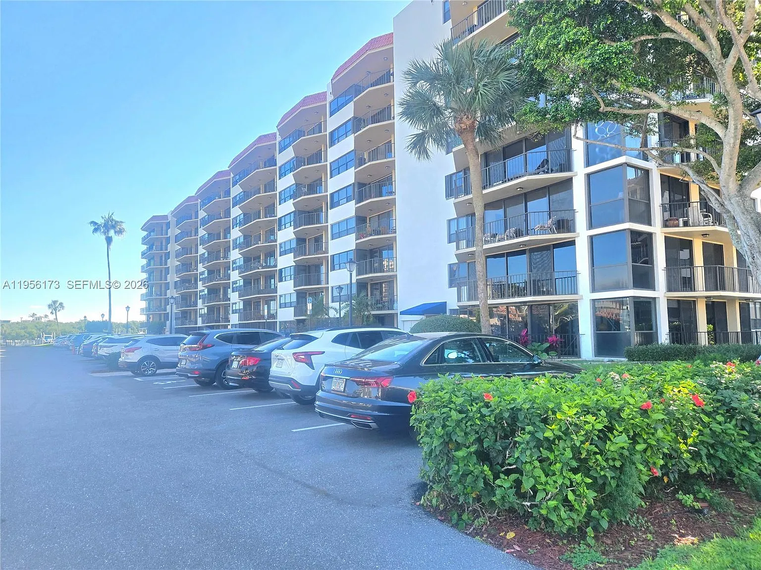 1 bed, 998 sqft, $2,500 — Photo 2