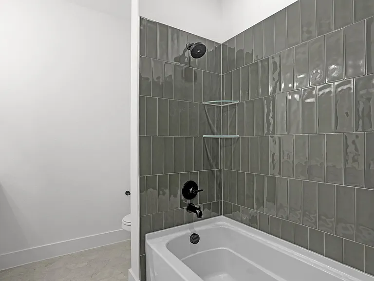 2553 Huxley Mews — Photo 16
