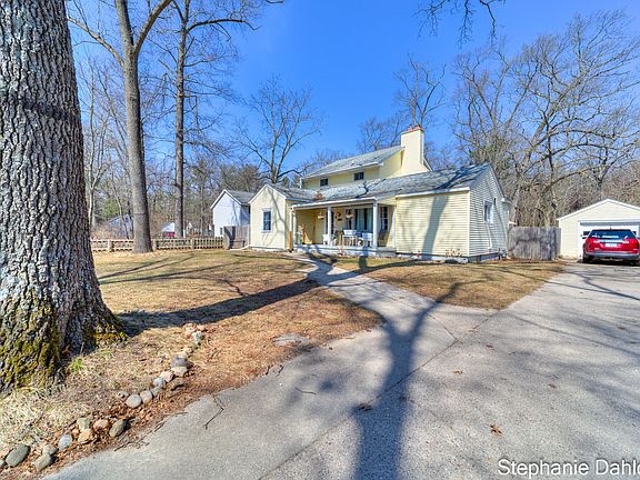 3rd image of 1140 W Giles Rd