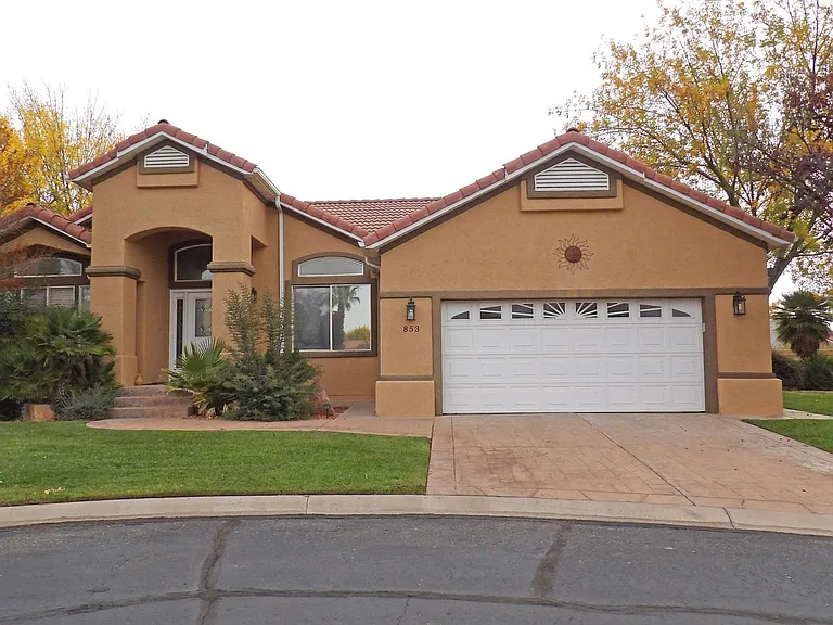 853 W Kestrel Ct — Photo 2