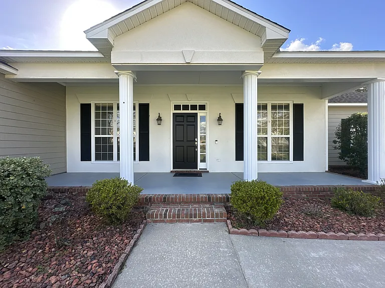 3650 Victoria Dr — Photo 1
