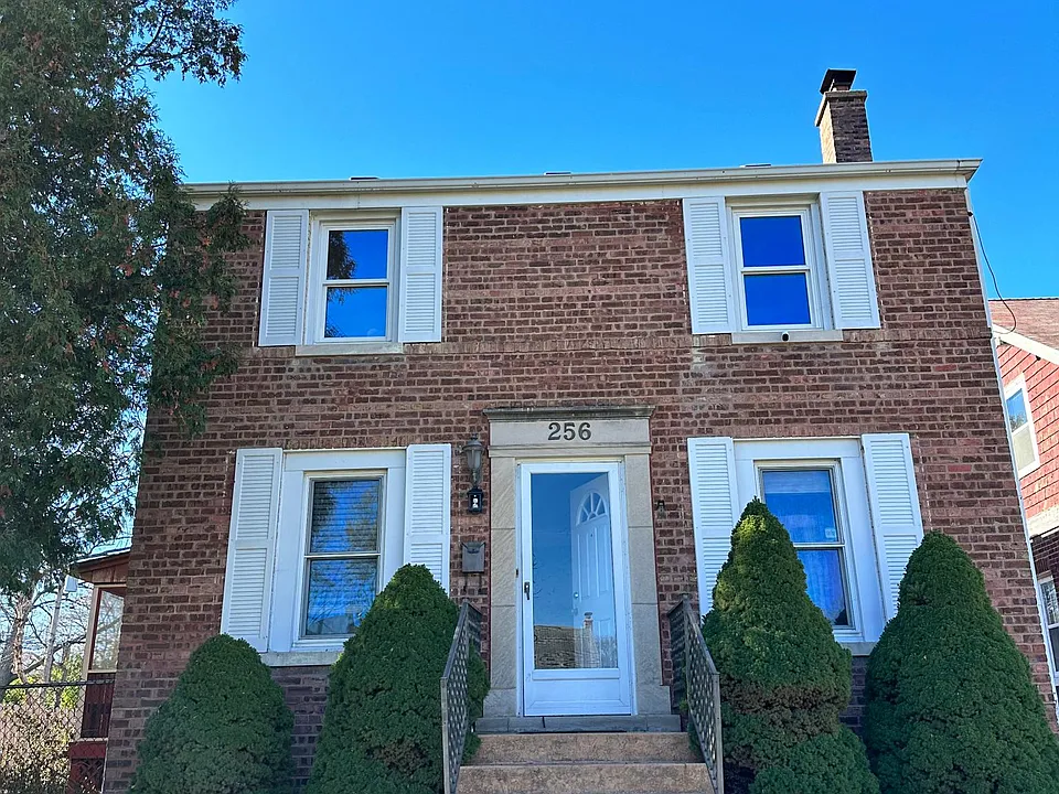 256 S Center St