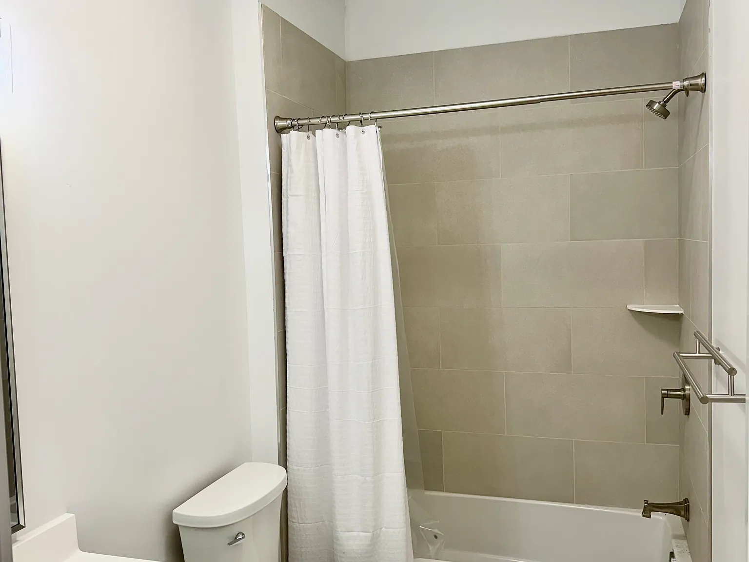 Studio, $2,850 — Photo 4