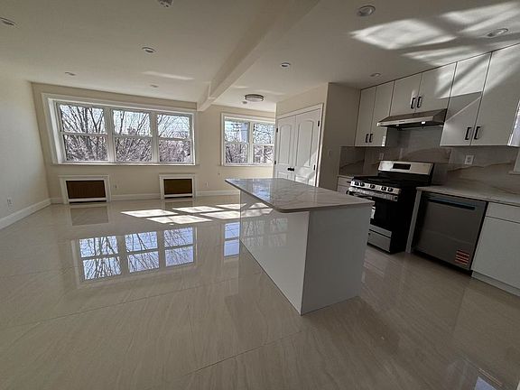 3rd image of 16515 65th Ave #2