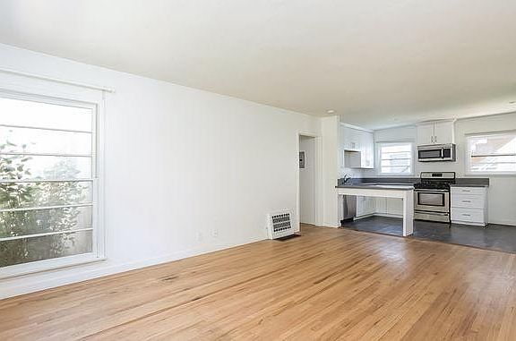 3rd image of 1031 Ocean Park Blvd APT 2