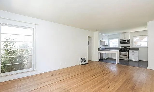 1031 Ocean Park Blvd #4 — Photo 3
