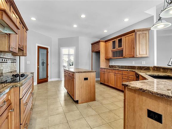 5th image of 106 Hazelwood Ln