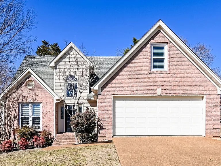 1950 Pecan Ln N — Photo 1