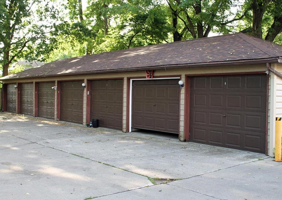 2nd image of 814 Duff Ave