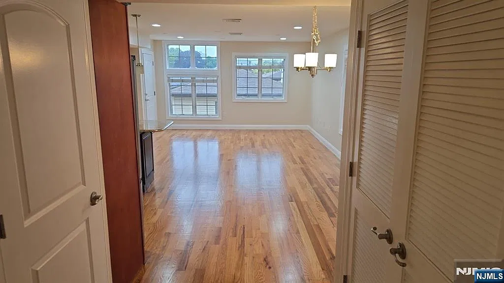 1 bed, 1.0 bath, $2,300 — Photo 4