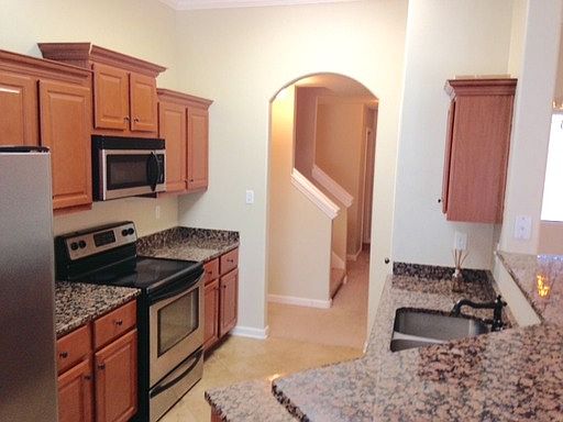 5th image of 10433 Redmond Cir N