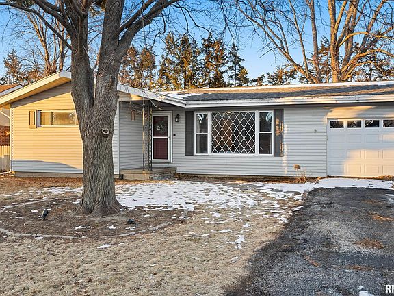 2nd image of 631 W Laclaire Ln