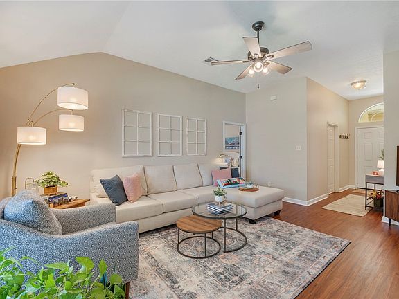 5th image of 1009 Fallbrook Loop