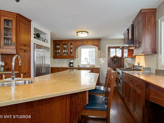 4th image of 301 N Park Blvd