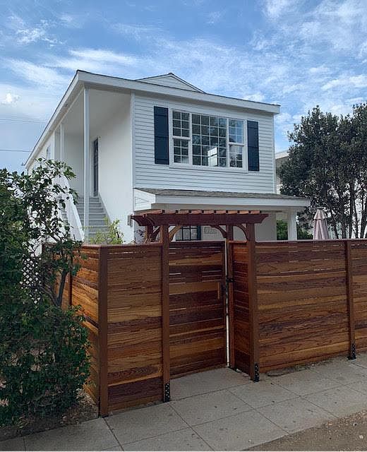 Upstairs unit w/privacy fence & front patio