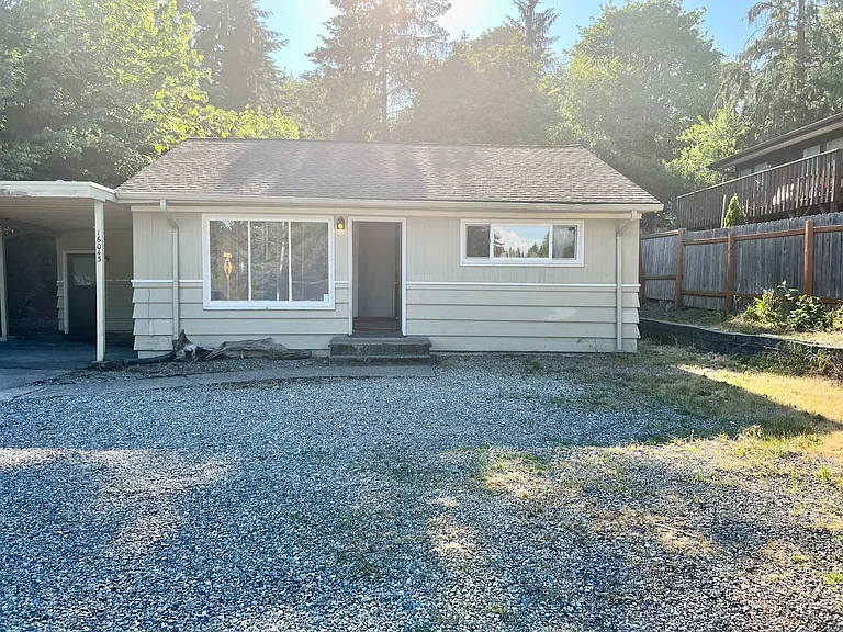 16043 Sylvester Rd SW — Photo 2