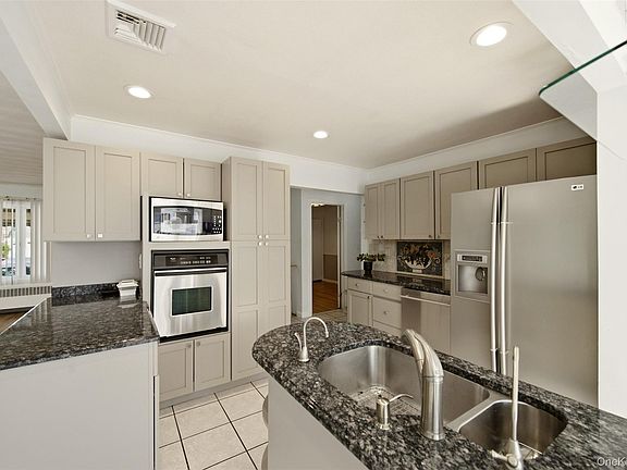 5th image of 160 Clearmeadow Drive