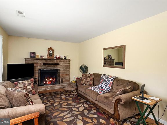 5th image of 239 Bakers Basin Rd