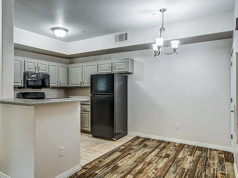 Fleetwood Apartments — Photo 22