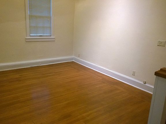 4th image of 400 Burns St