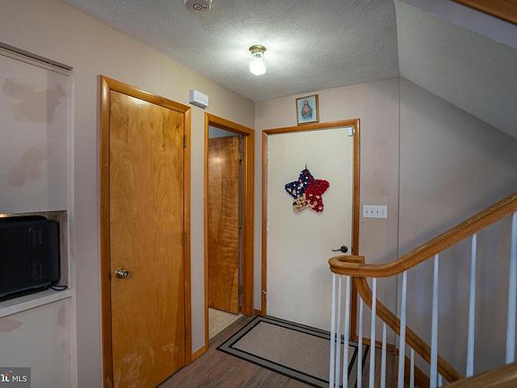 5th image of 822 W Aaron Dr