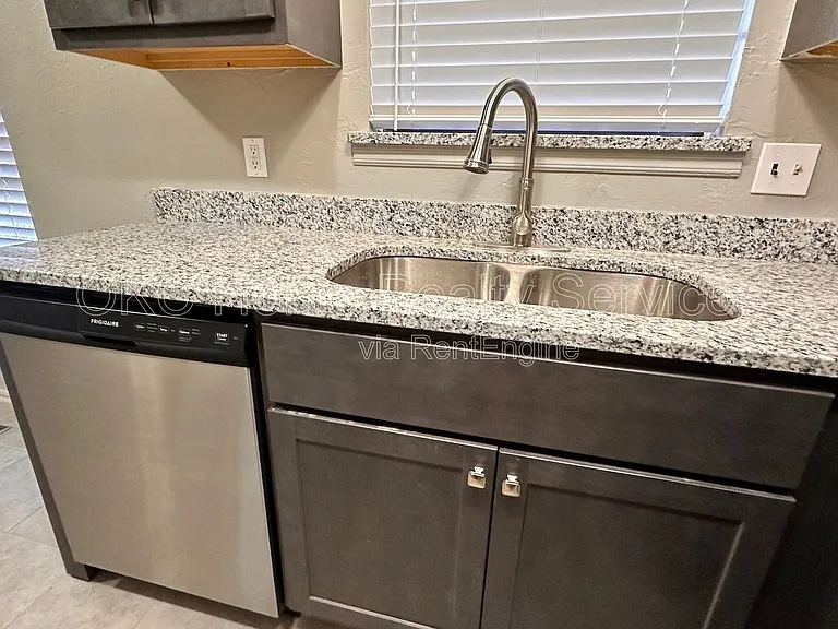 6715 Lyrewood Ln — Photo 11