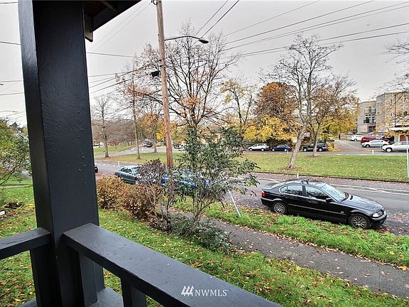 2nd image of 915 NE Ravenna Boulevard