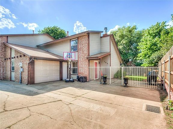3rd image of 105 Willow Pine Dr