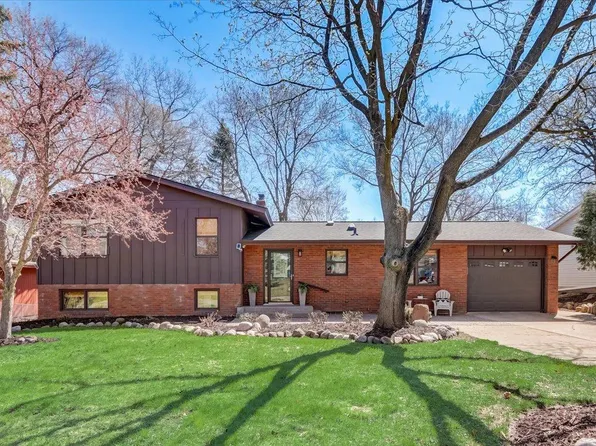 227 15th Ave NW, New Brighton, MN 55112