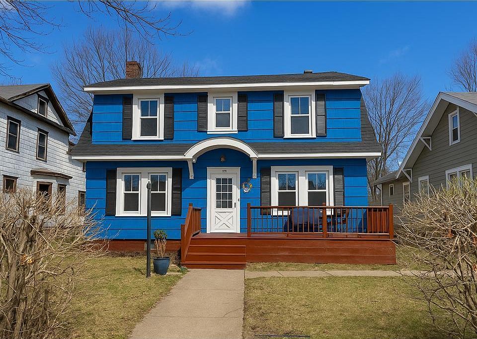 1st image of 902 4th Ave SW