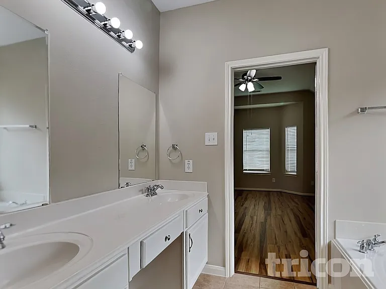 8523 W Highlands Xing — Photo 11
