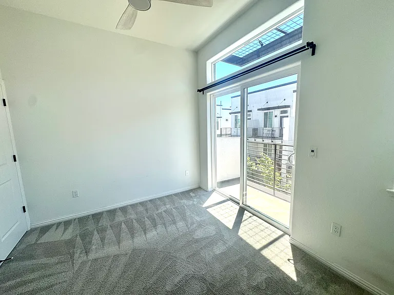 2870 Derbyline Ln — Photo 25