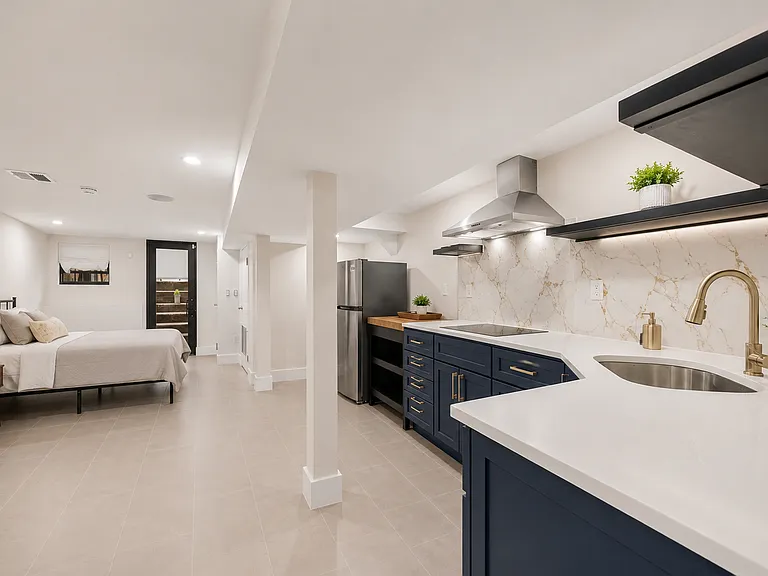 1313 Sterling Pl #GARDEN — Photo 9