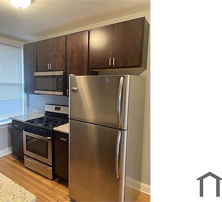2nd image of 222 N Kilbourn Ave #1-2