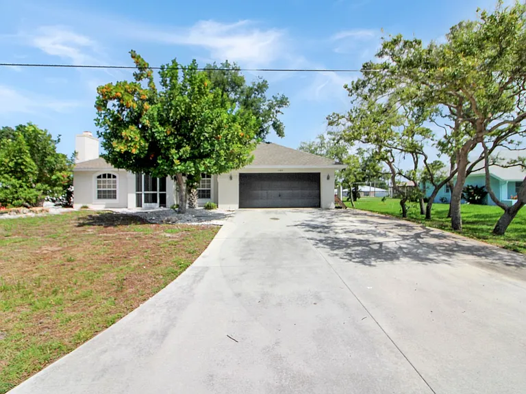 1180 Palmetto Dr — Photo 1