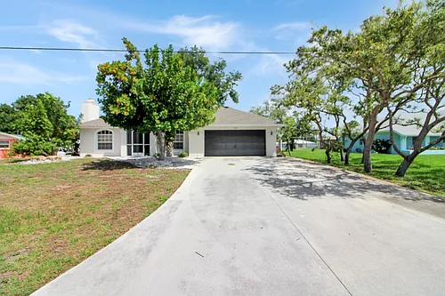 1180 Palmetto Dr Photo 1