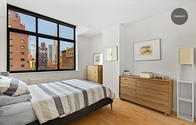 Sold by Triplemint | media 6